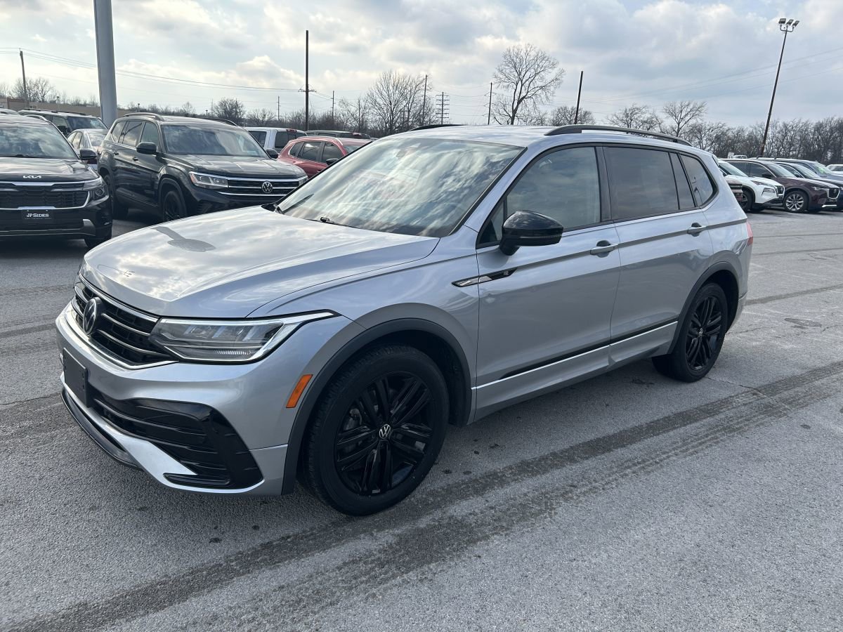 Used 2022 Volkswagen Tiguan SE R-Line image 1