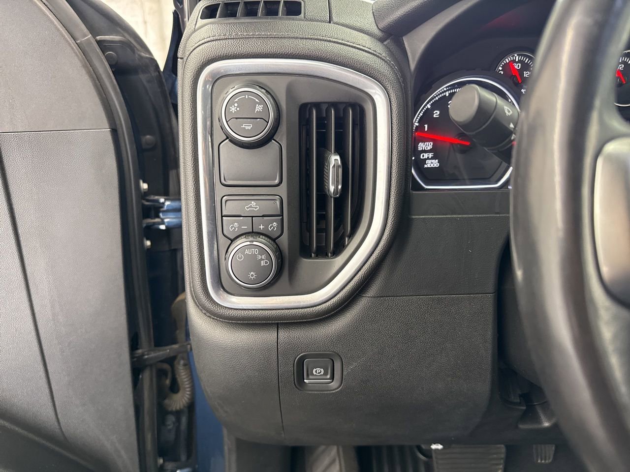 Used 2019 Chevrolet Silverado 1500 LT w/ All-Star Edition image 33