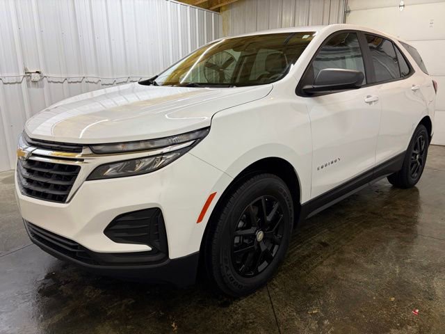 Used 2022 Chevrolet Equinox LS w/ LS Convenience Package image 3