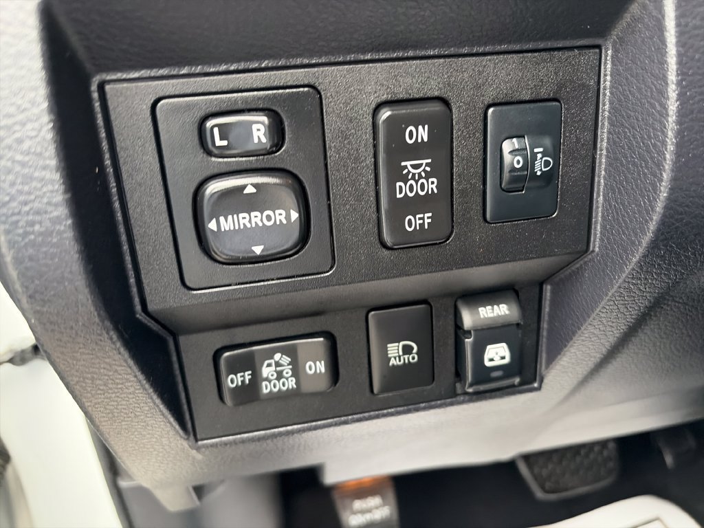 Used 2018 Toyota Tundra SR5 AWD/4WD image 19