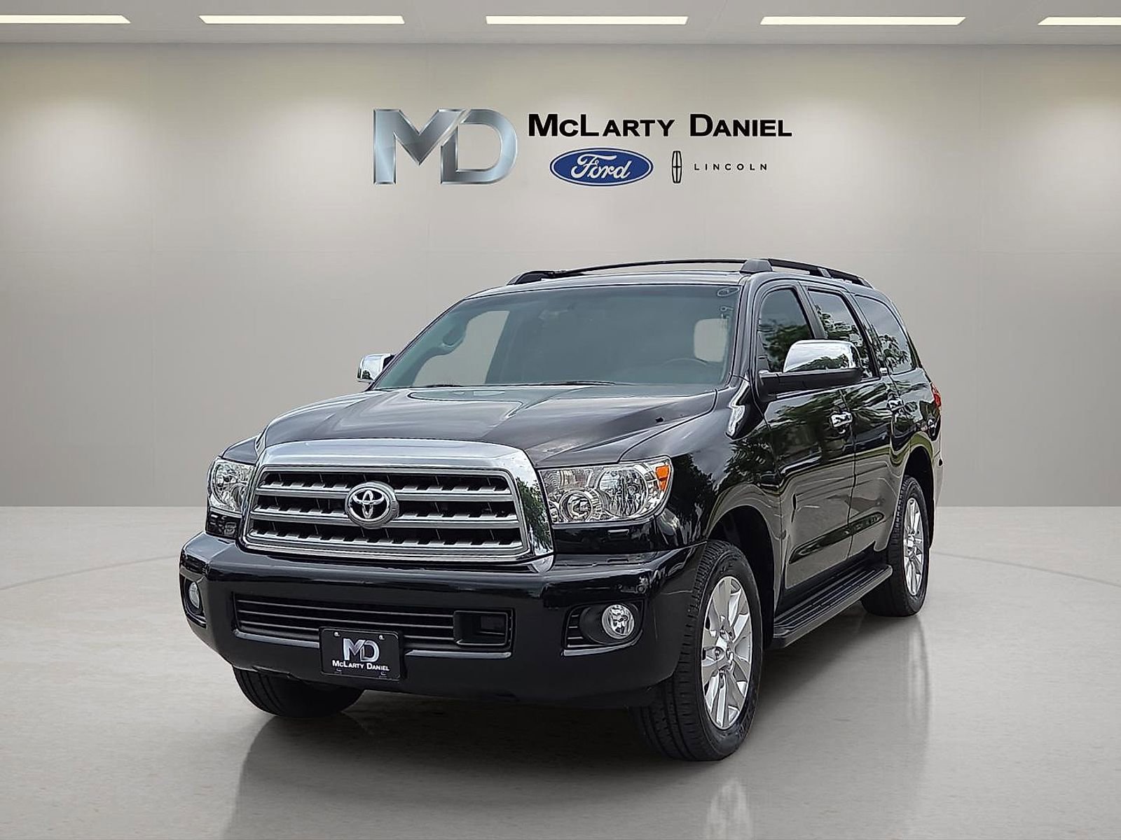 Used 2014 Toyota Sequoia Platinum AWD/4WD image 2