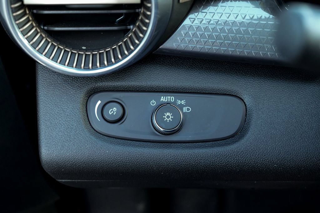 Used 2024 Chevrolet Trax ACTIV w/ Sunroof Package FWD image 48