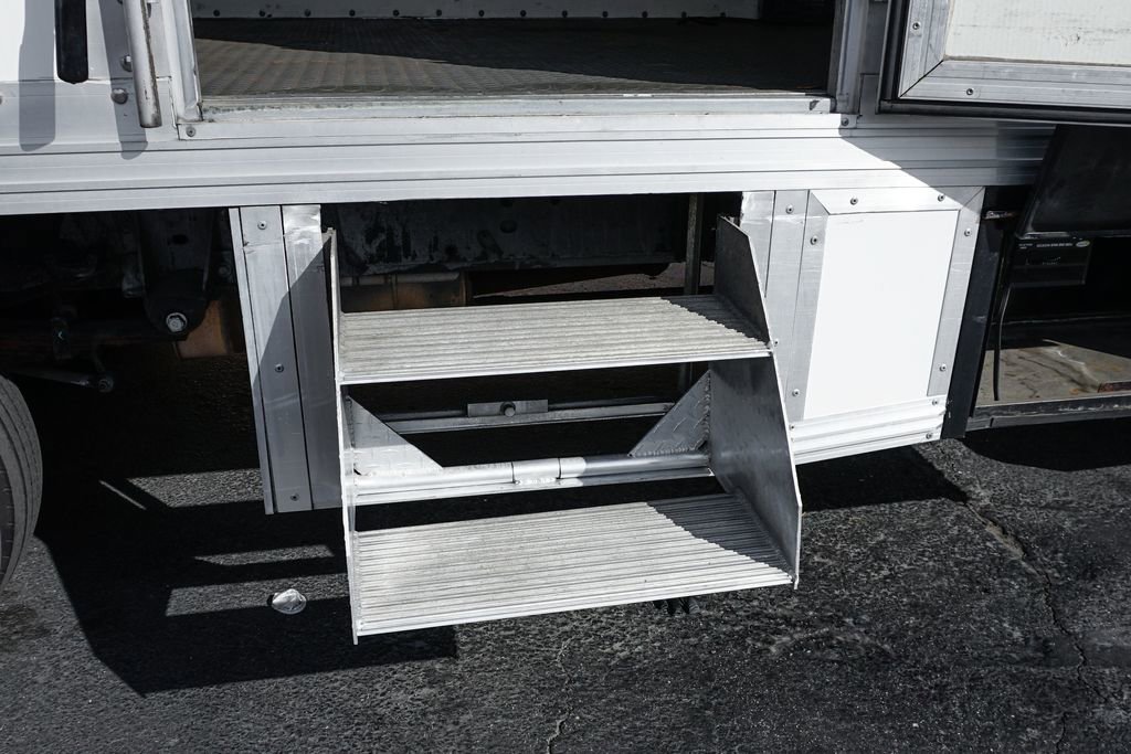 Used 2015 Ford F550 2WD Regular Cab Super Duty image 25