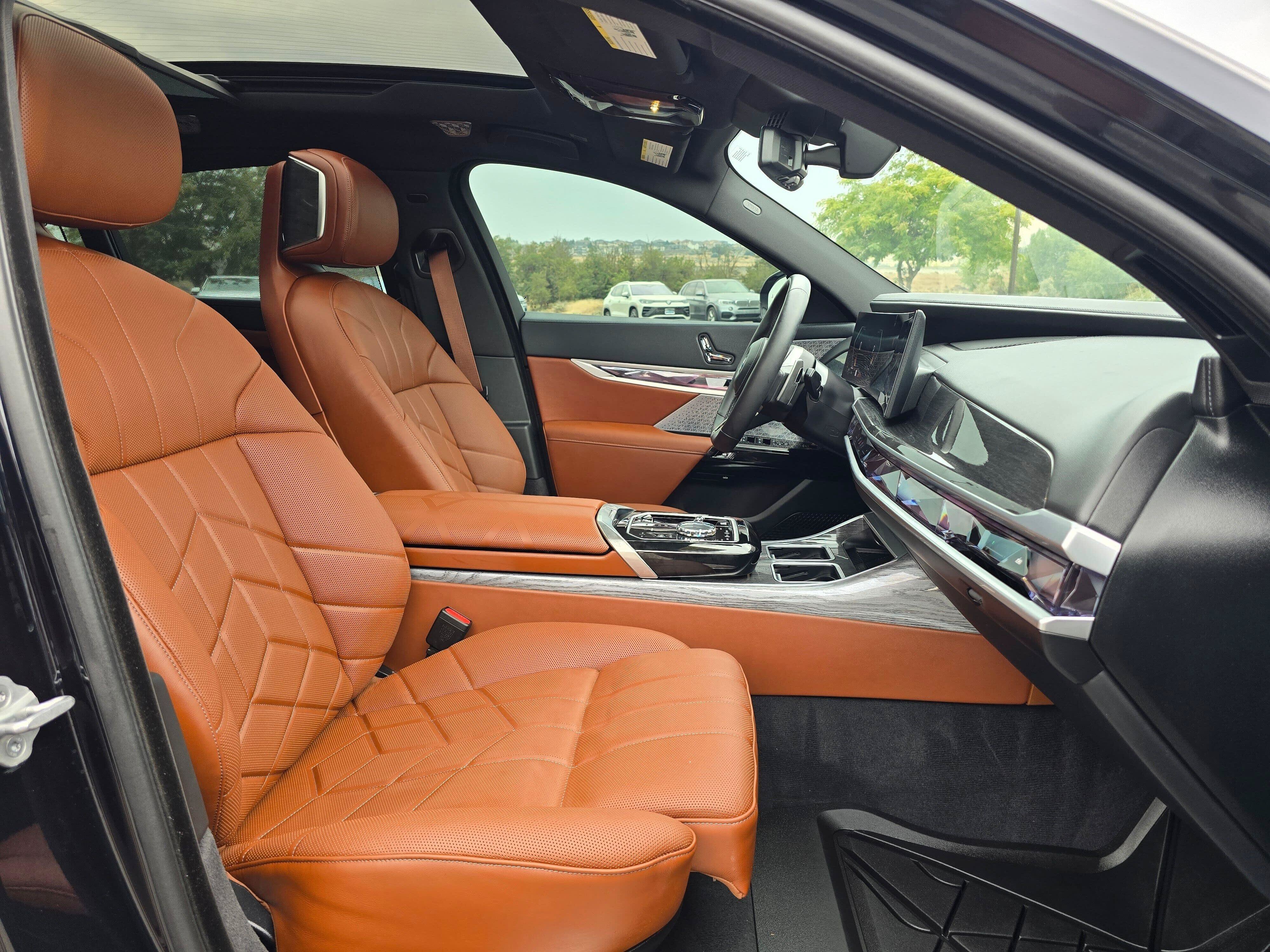 Used 2025 BMW 760i xDrive w/ Executive Package AWD/4WD image 14