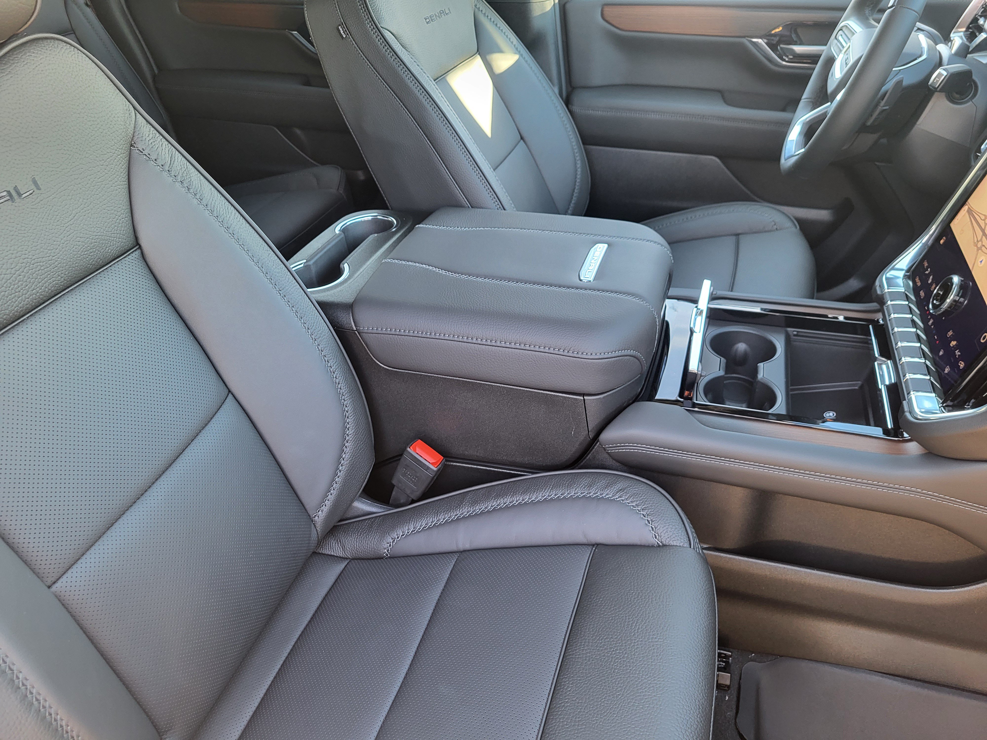 New 2027 GMC Yukon XL Denali w/ Denali Reserve Package AWD/4WD image 14
