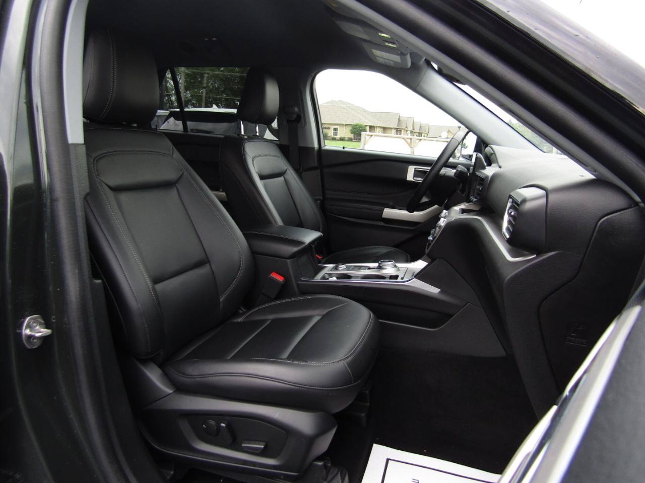 Used 2023 Ford Explorer XLT w/ Equipment Group 202A AWD/4WD image 24
