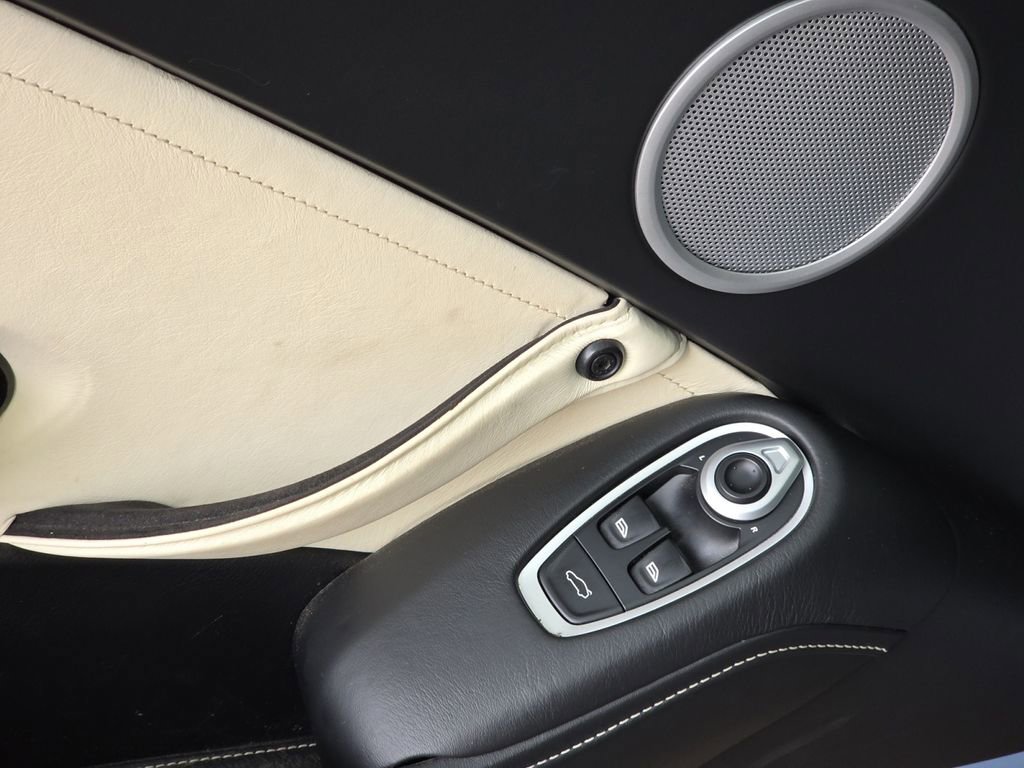 Used 2020 Aston Martin V8 Vantage Coupe image 46