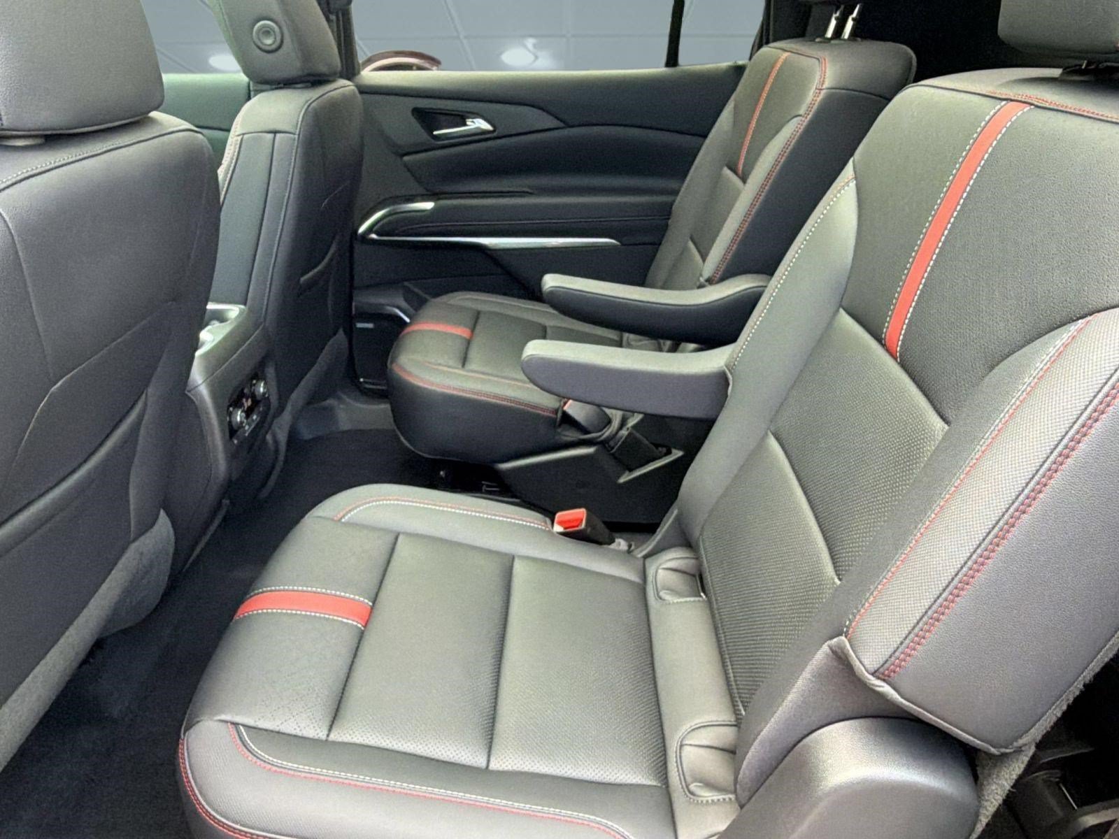 Used 2024 Chevrolet Traverse RS FWD image 24
