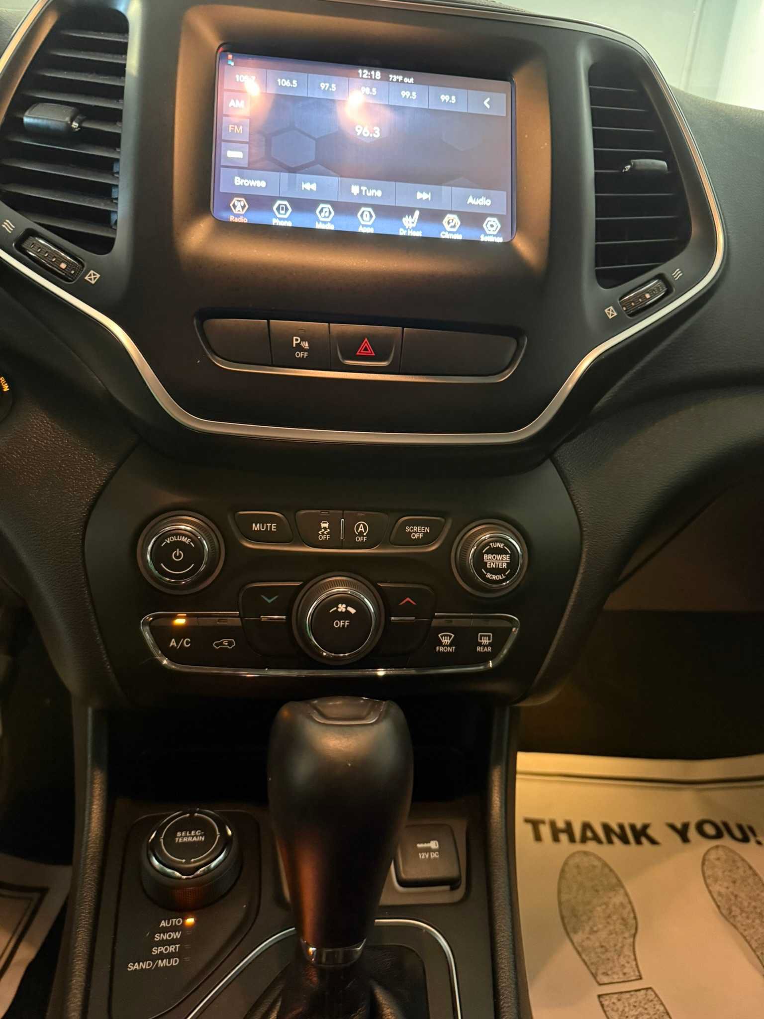 Used 2019 Jeep Cherokee Latitude Plus w/ Cold Weather Group AWD/4WD image 35
