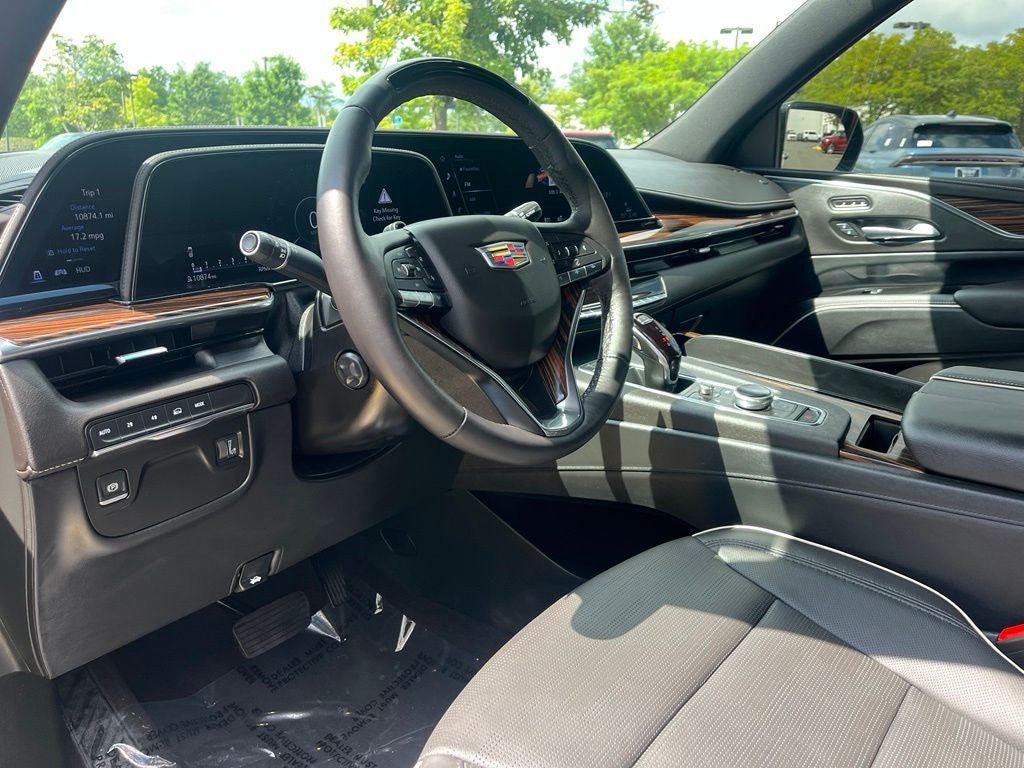 Used 2024 Cadillac Escalade Premium Luxury AWD/4WD image 27