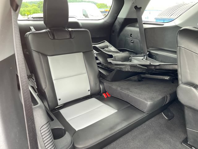 Used 2023 Ford Explorer XLT w/ Equipment Group 202A AWD/4WD image 33