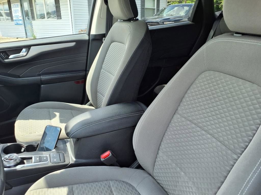 Used 2021 Ford Escape SE image 11