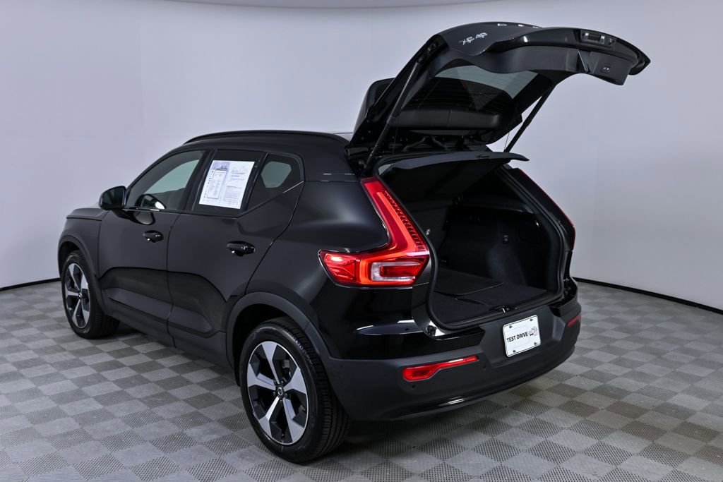 Certified 2025 Volvo XC40 B5 Plus image 33
