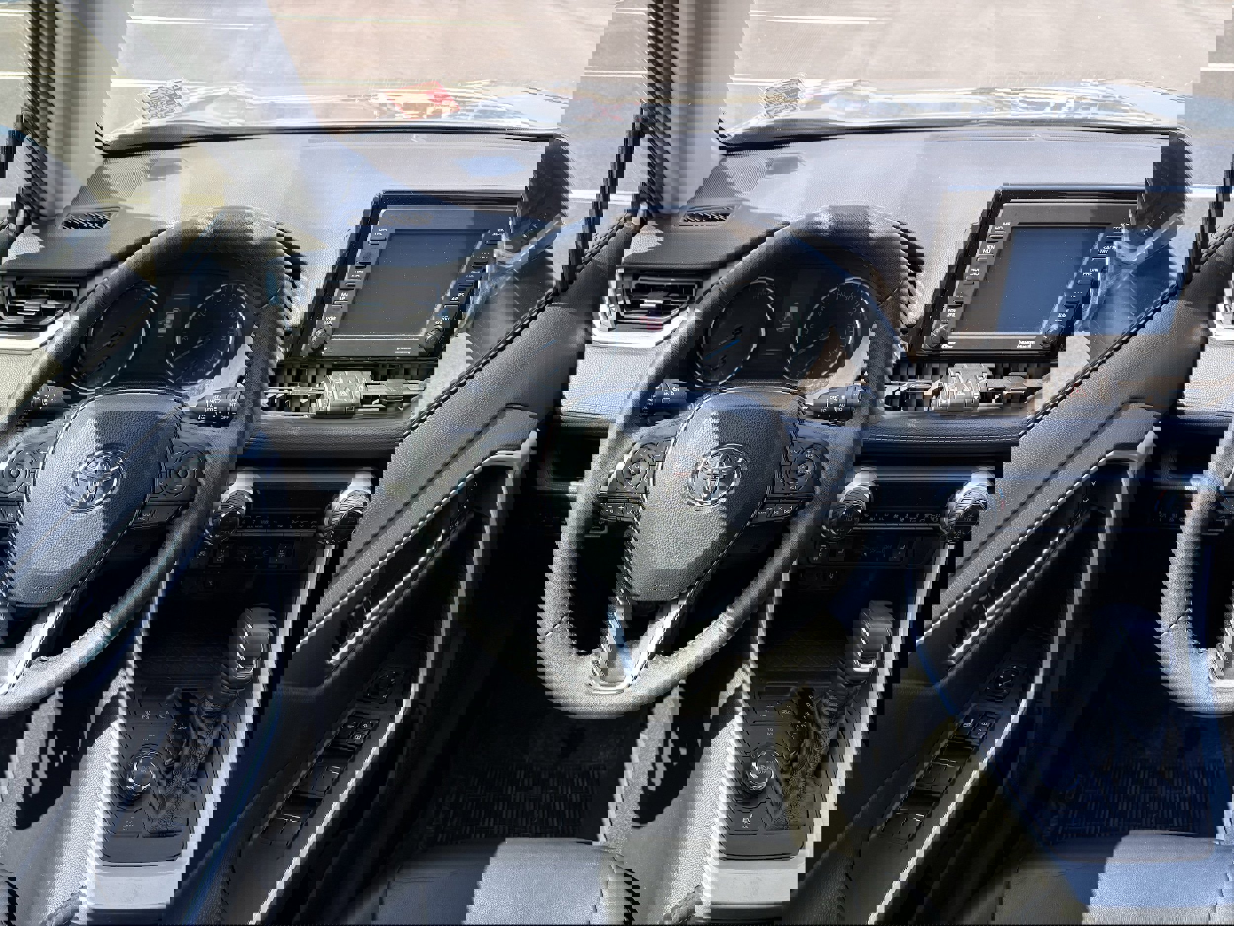 Used 2021 Toyota RAV4 XLE Premium image 14