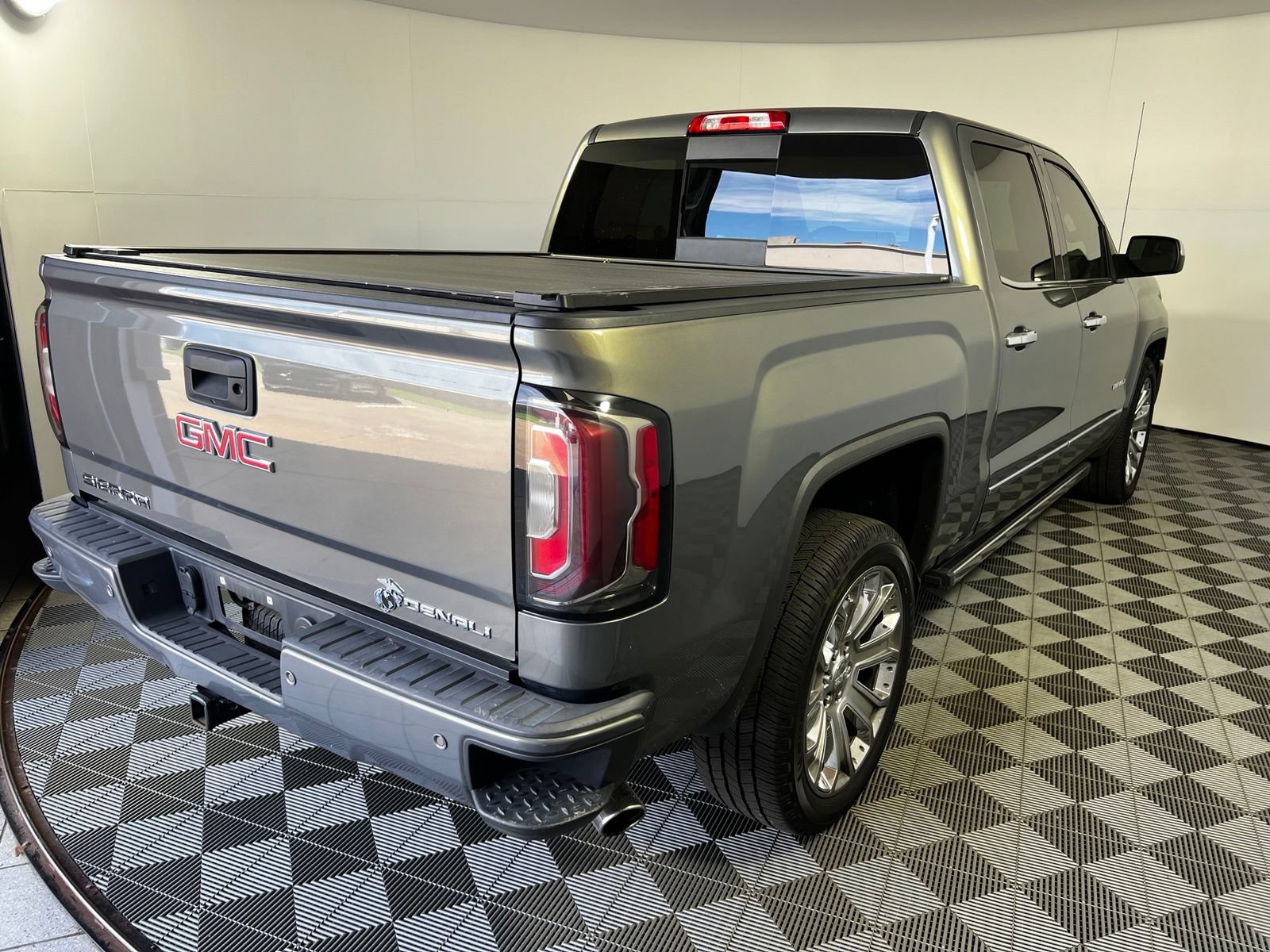 Used 2018 GMC Sierra 1500 Denali w/ Denali Ultimate Package AWD/4WD image 5
