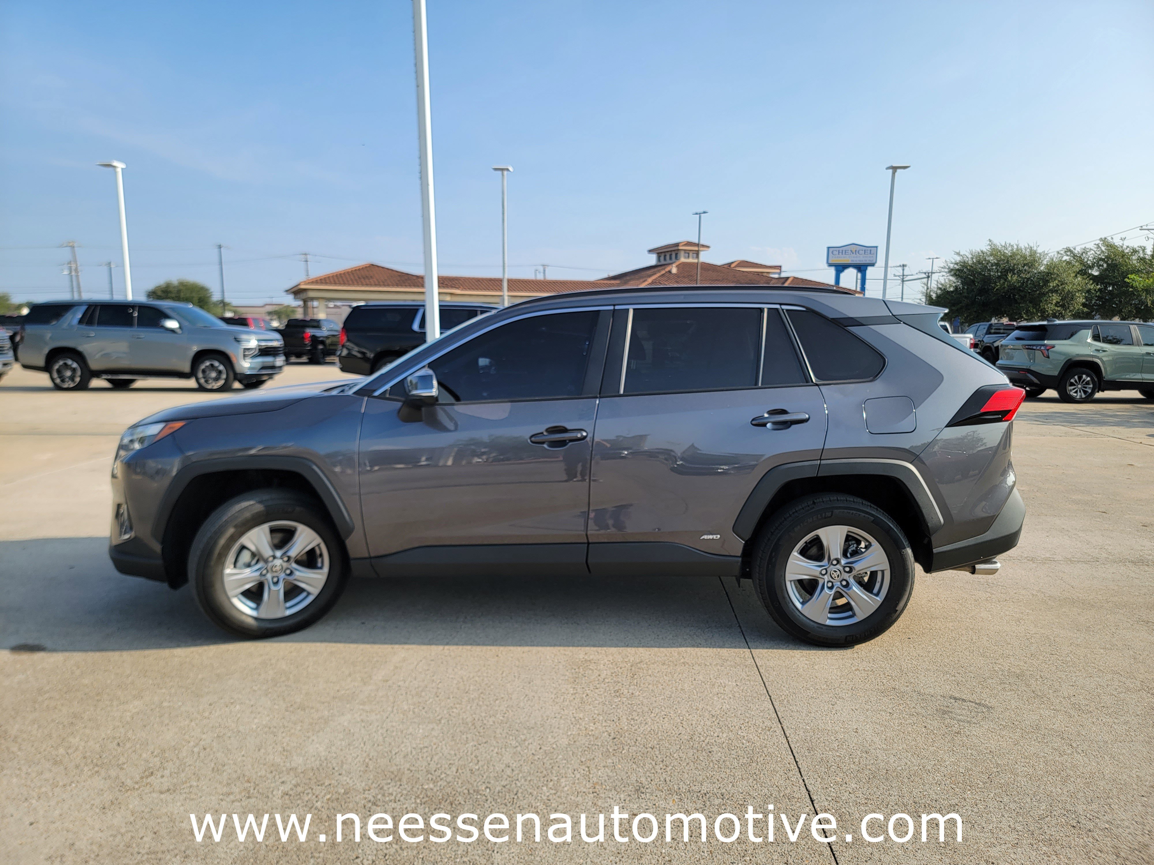 Used 2022 Toyota RAV4 XLE image 4