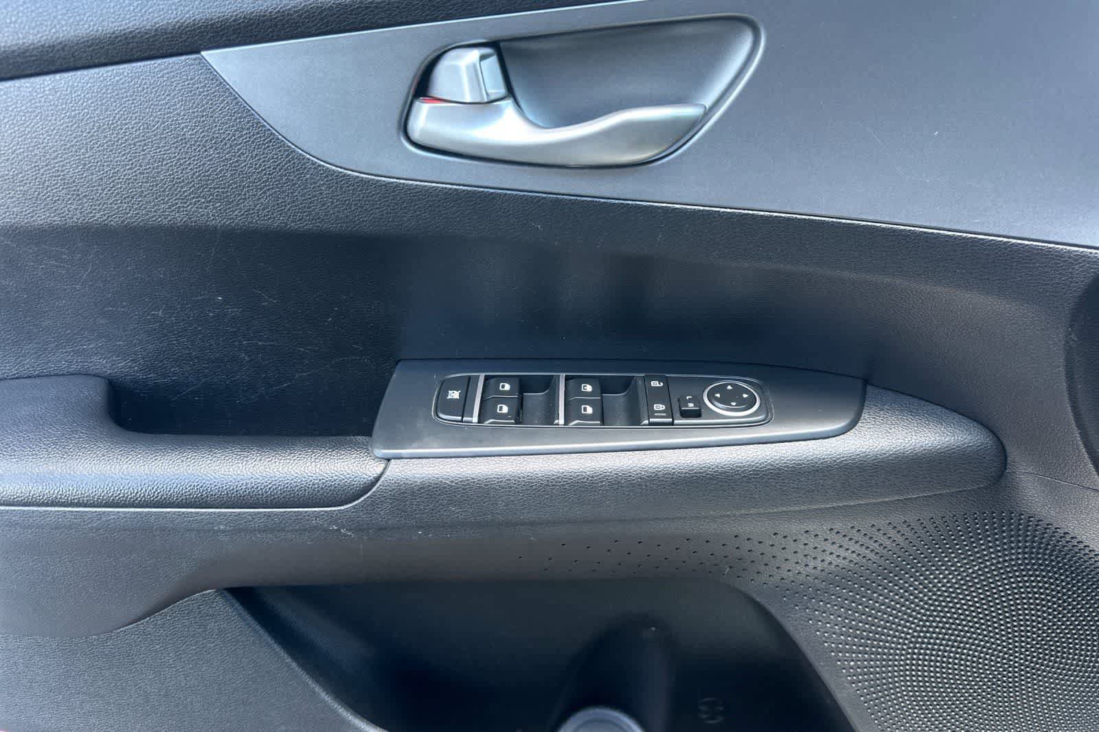 Used 2020 Kia Forte LXS FWD image 12