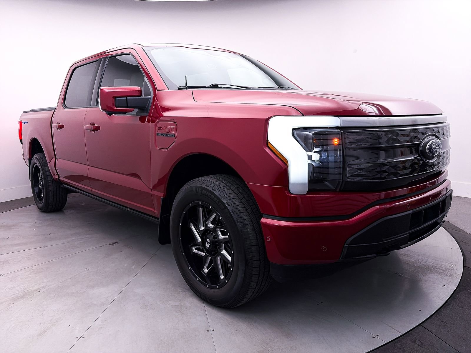 Used 2023 Ford F150 Lightning Platinum image 13