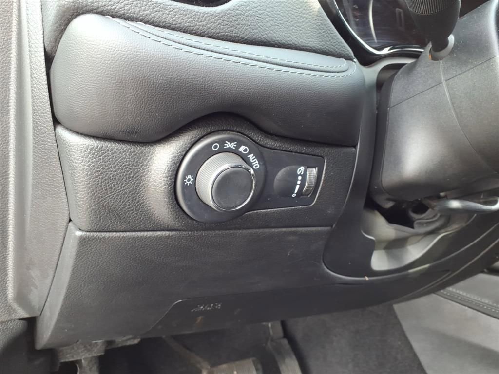 Used 2024 Dodge Durango SXT image 13