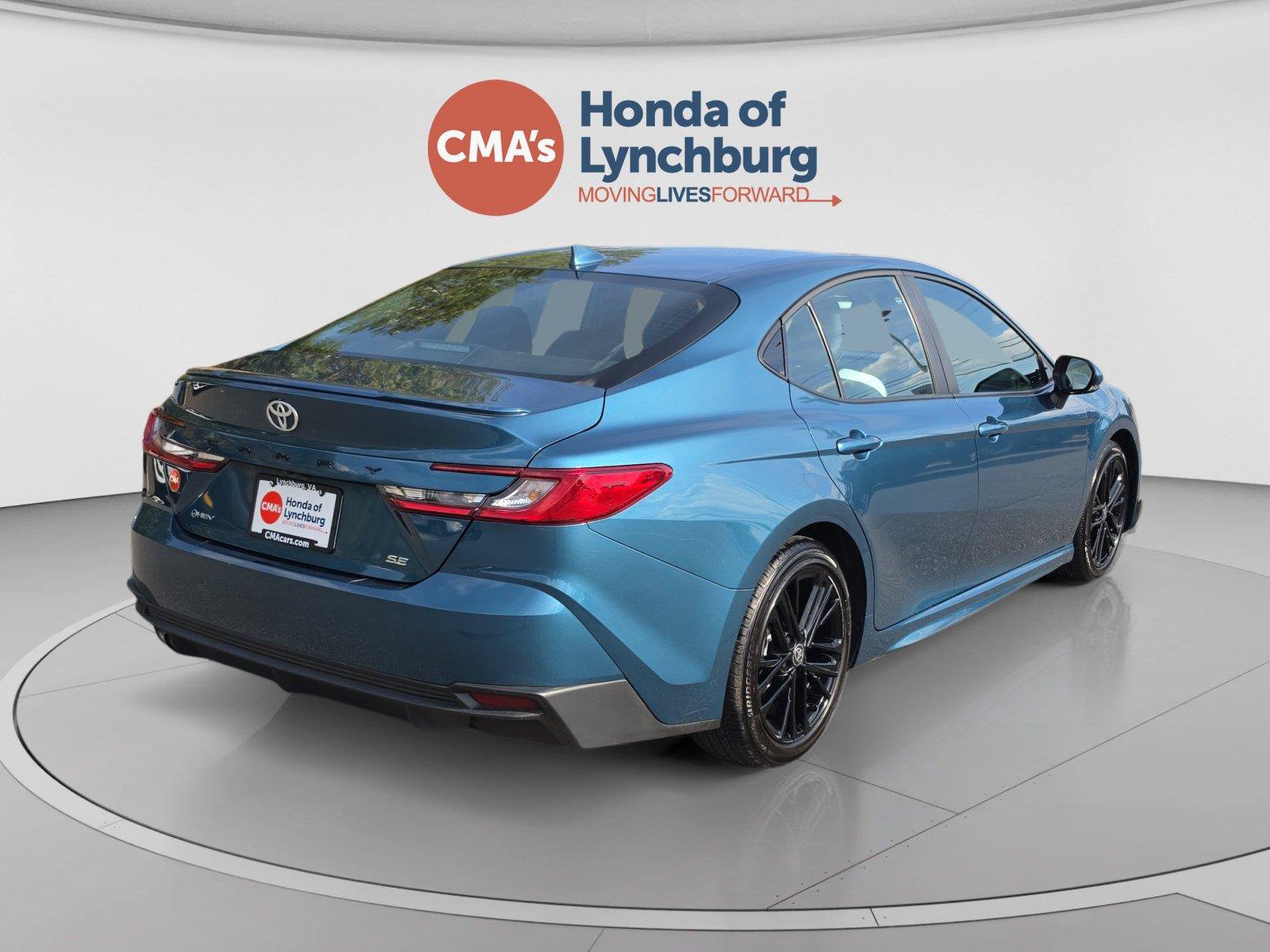 Used 2025 Toyota Camry SE w/ Multimedia Upgrade Package FWD image 5