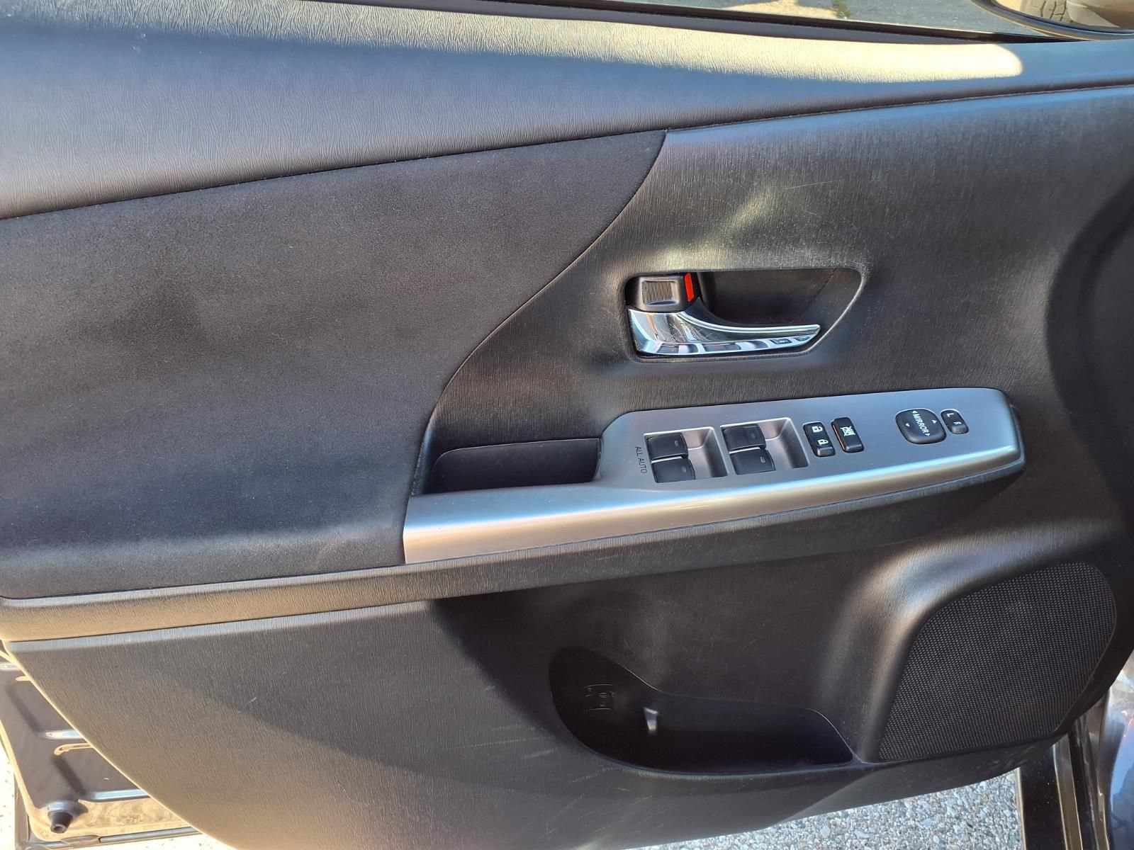 Used 2017 Toyota Prius V Three w/ Carpet Mat Package FWD image 15