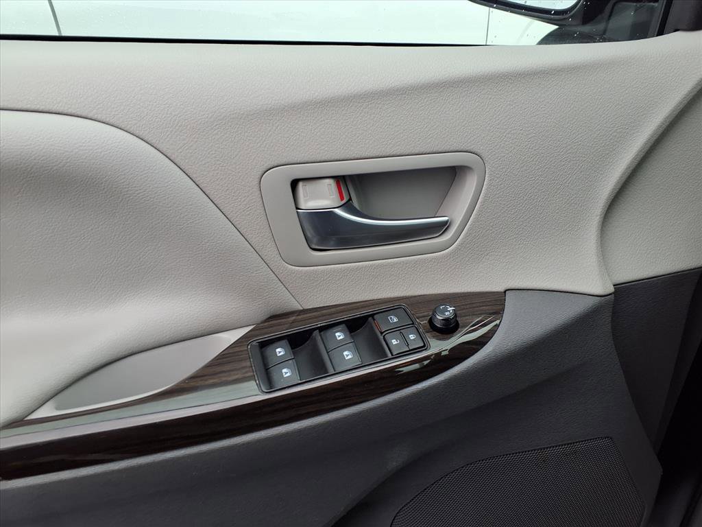 Used 2019 Toyota Sienna AWD image 20