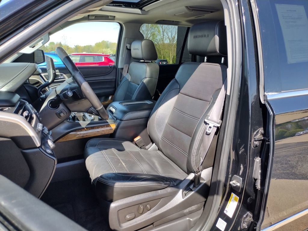 Used 2015 GMC Yukon Denali w/ Premium Package AWD/4WD image 10