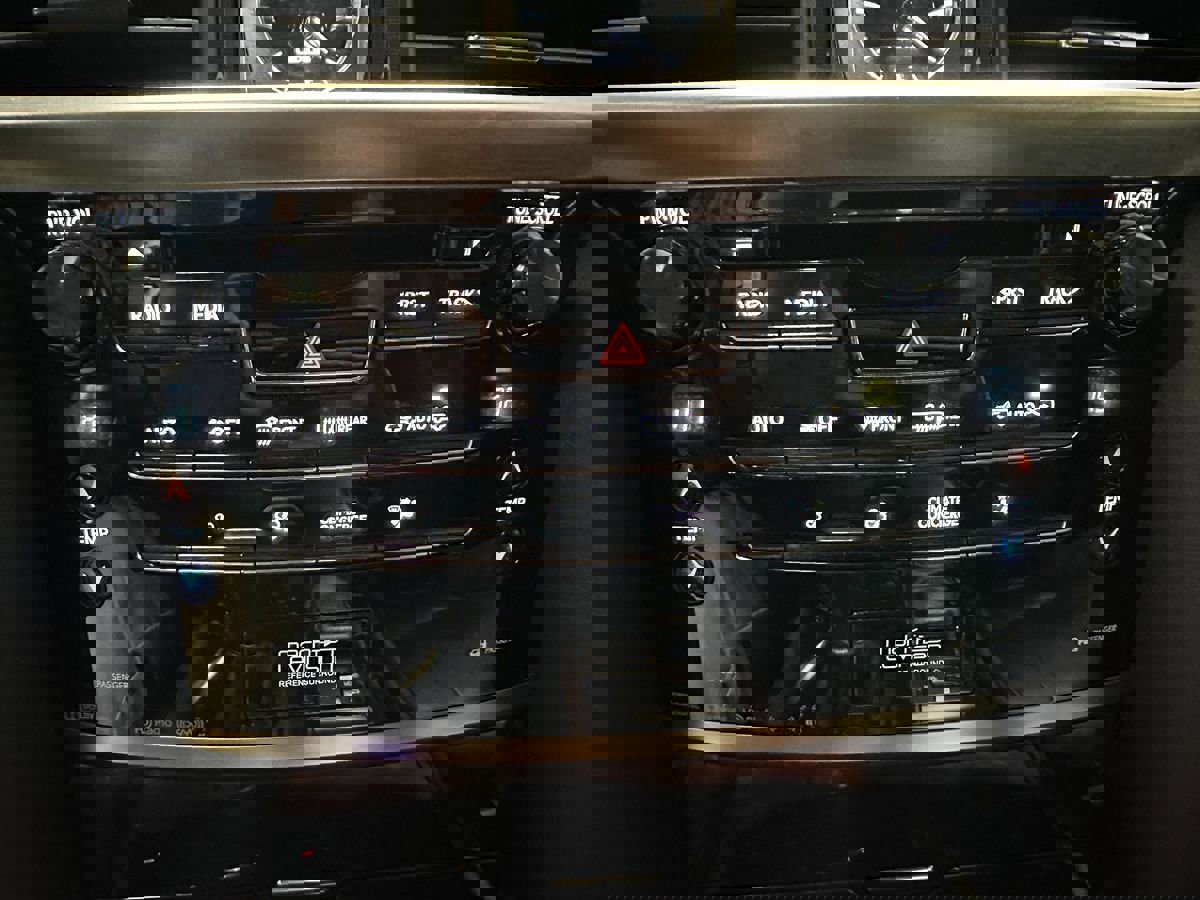 Used 2016 Lexus LX 570 4WD w/ Luxury Package image 40