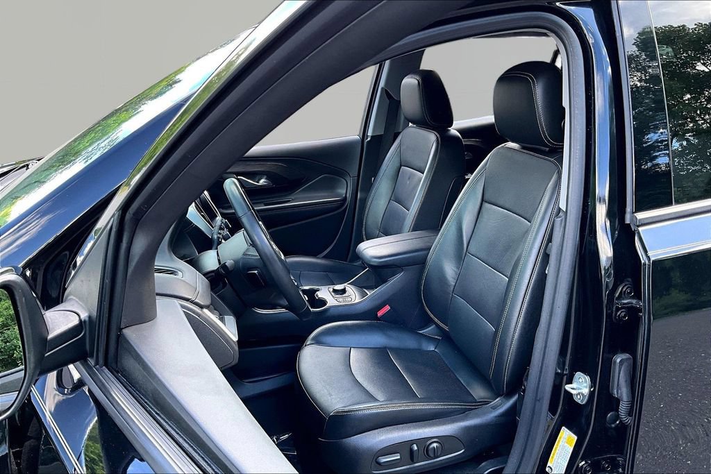 Used 2023 GMC Terrain SLT w/ LPO, Floor Liner Package FWD image 18