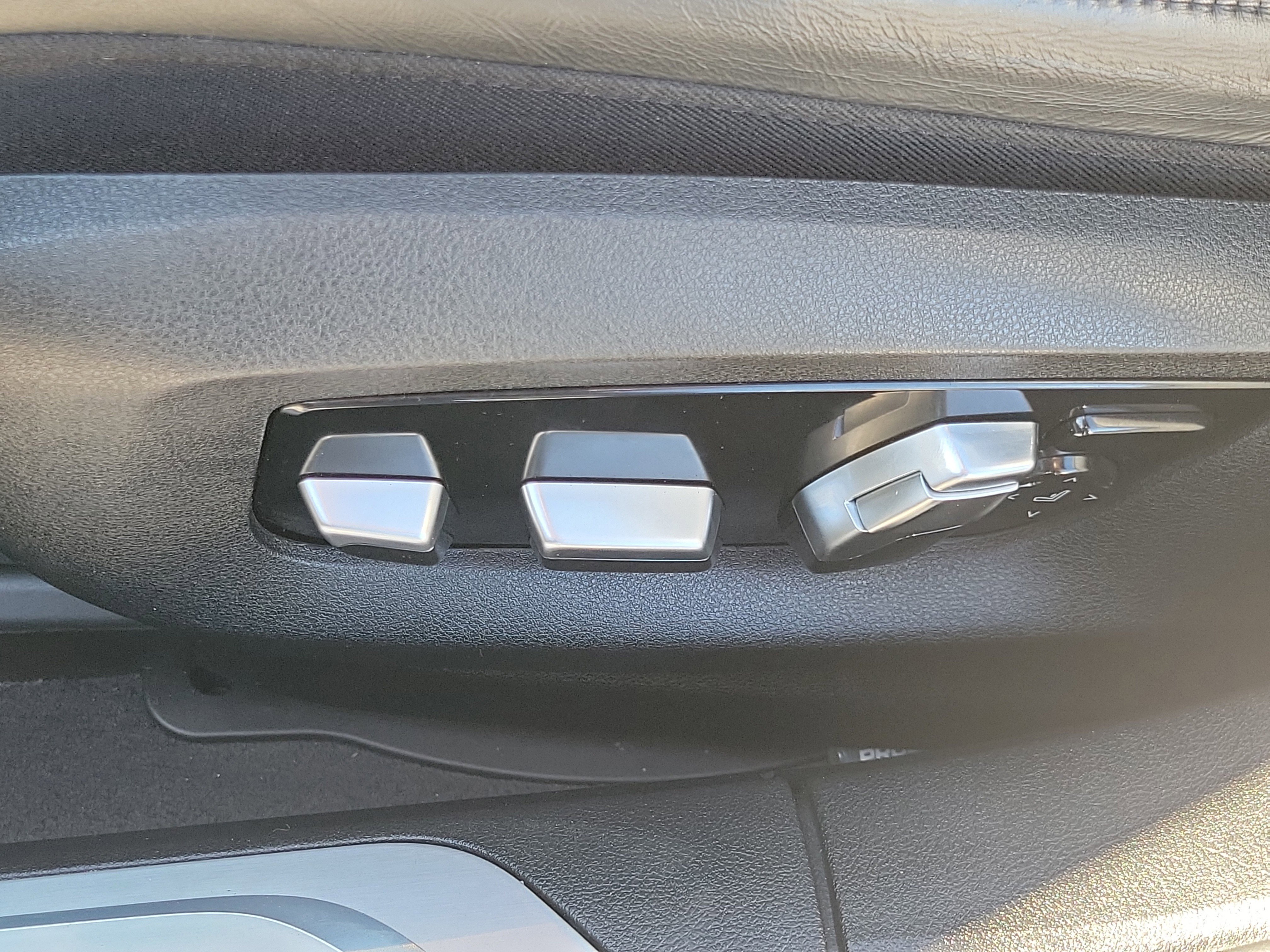 Used 2021 BMW 750i xDrive w/ M Sport Package image 26