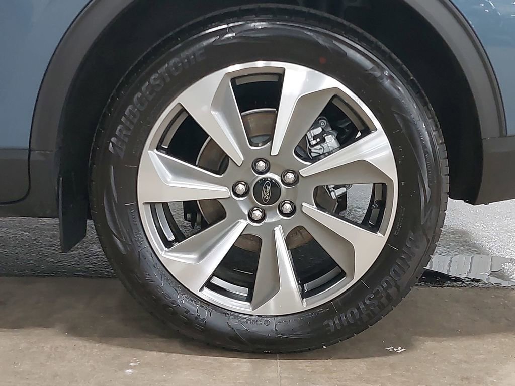 Used 2025 Ford Escape Platinum w/ Premium Technology Package image 69