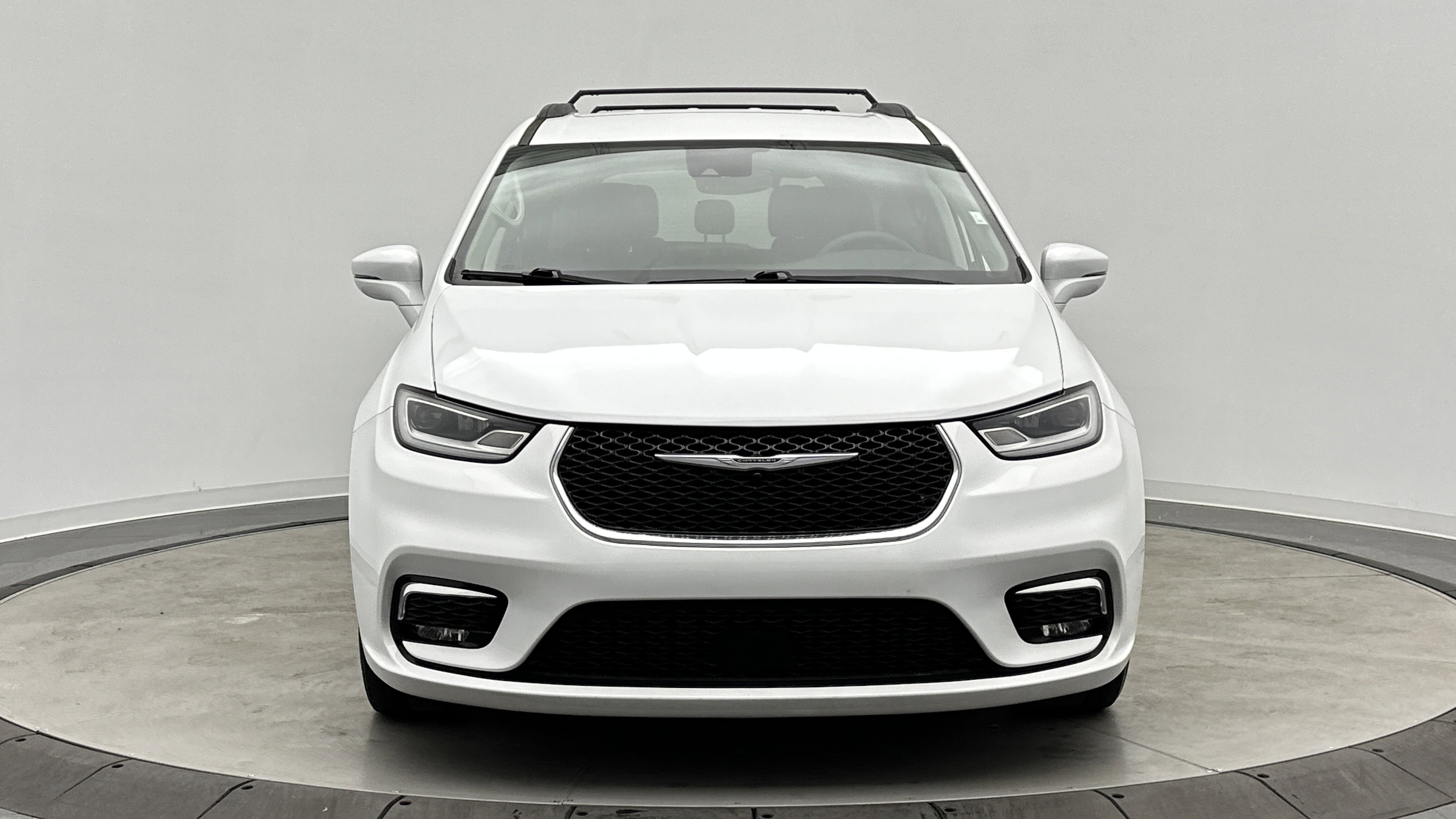 Used 2022 Chrysler Pacifica Touring-L FWD image 2