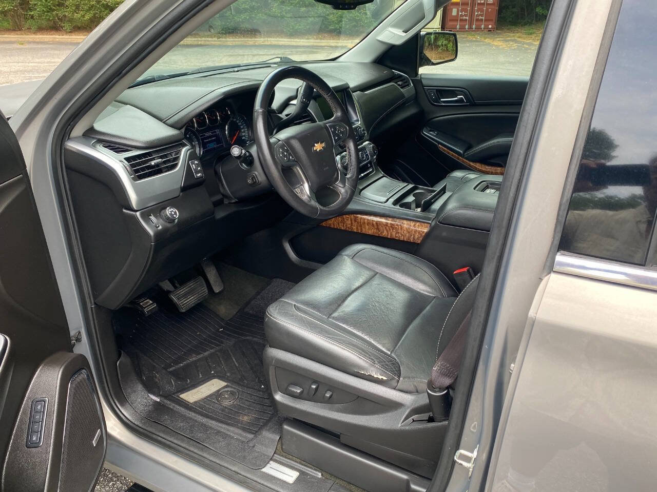Used 2017 Chevrolet Suburban Premier RWD image 12