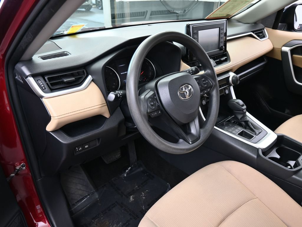 Used 2019 Toyota RAV4 LE image 10