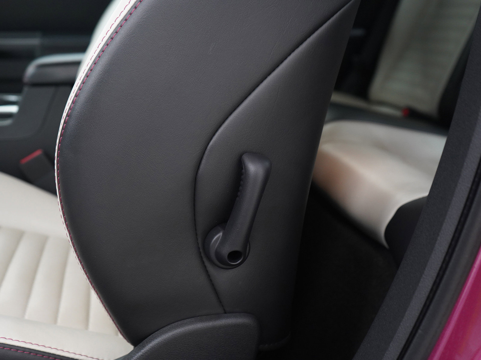 Used 2010 Dodge Challenger R/T RWD image 20