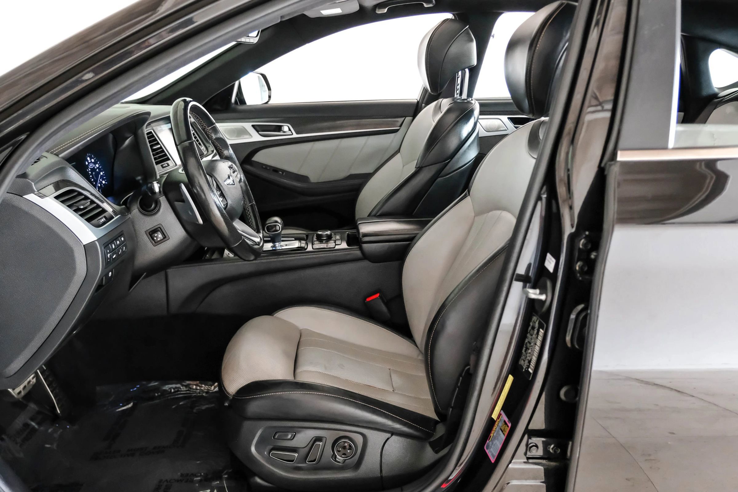 Used 2019 Genesis G80 3.3T Sport RWD image 3