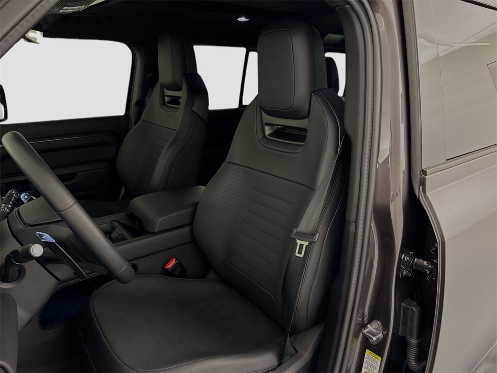 Used 2025 Land Rover Defender 110 image 22