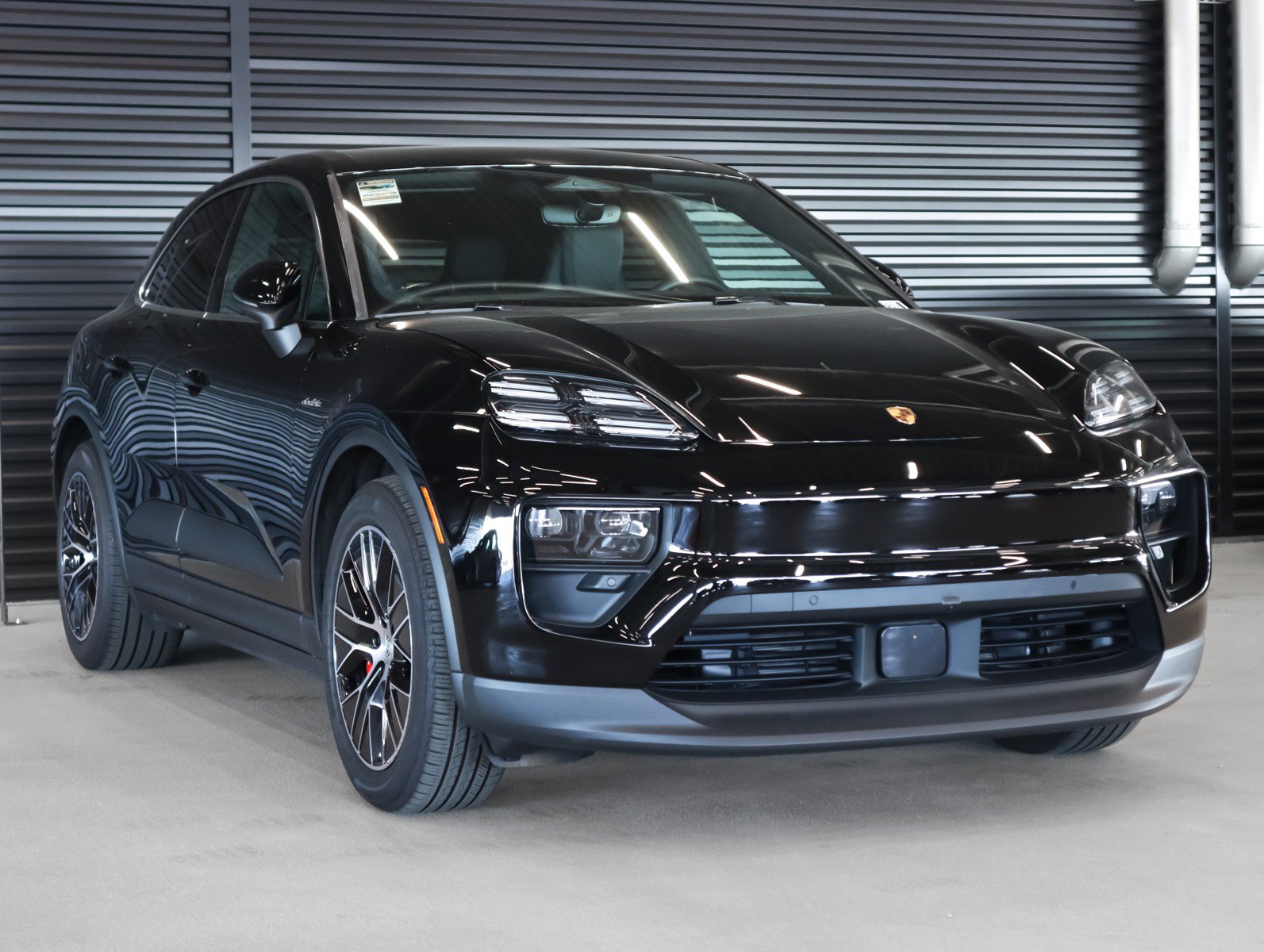 Certified 2025 Porsche Macan 4S Electric image 7