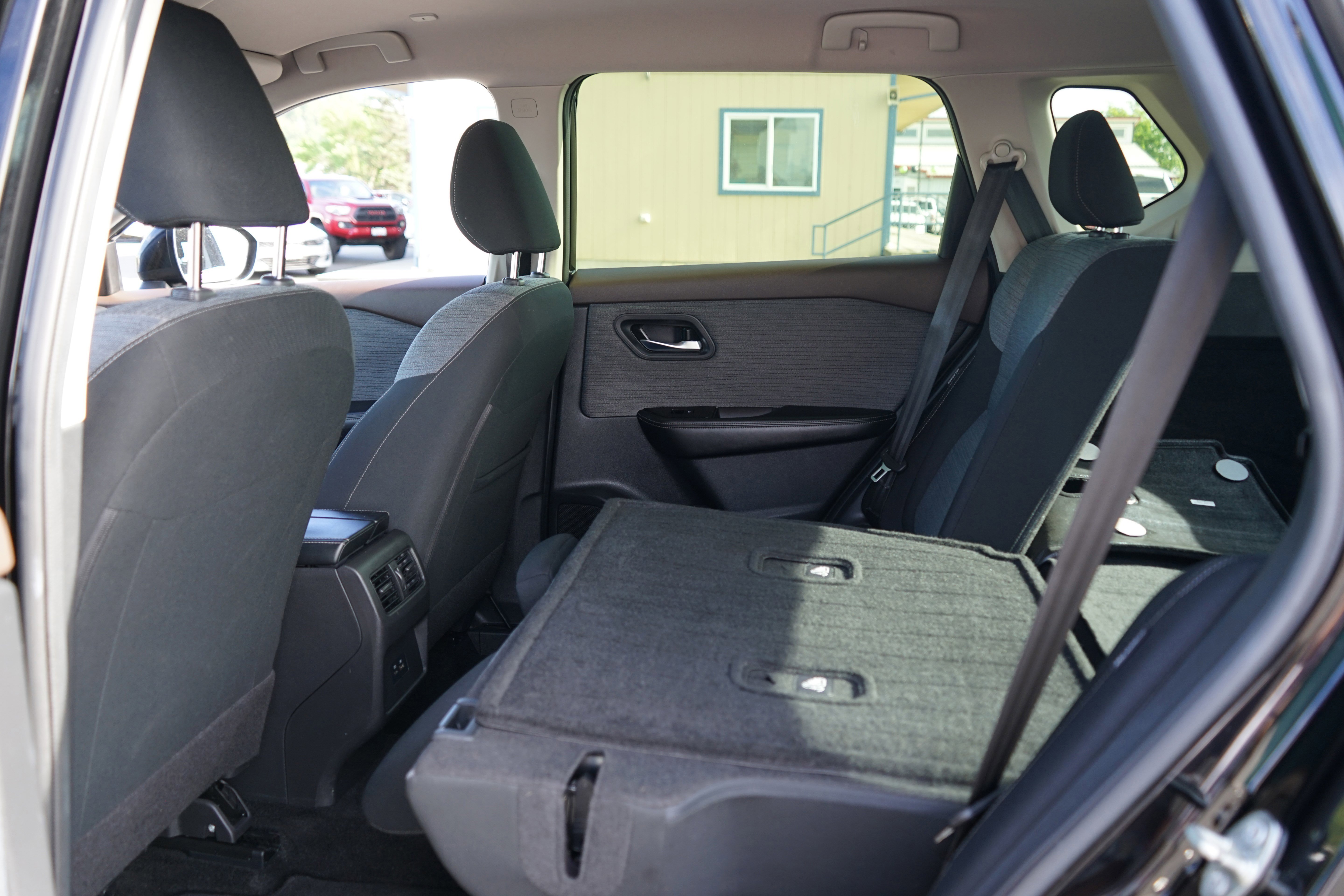 Used 2023 Nissan Rogue SV image 27