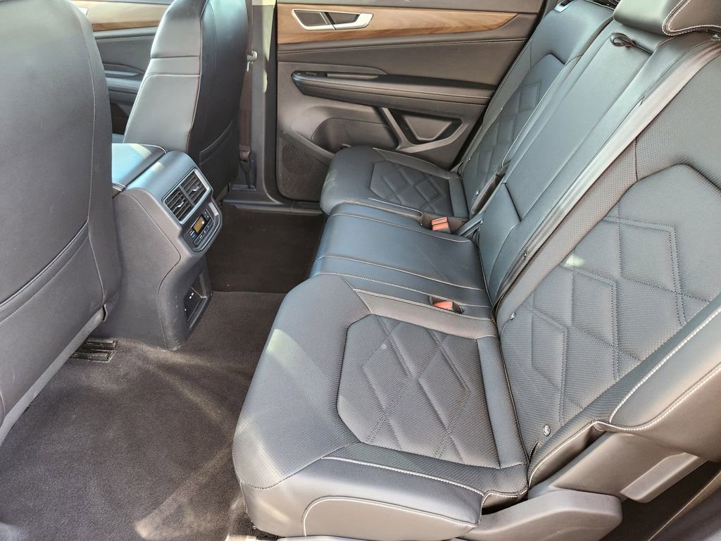 Used 2025 Volkswagen Atlas SE image 17
