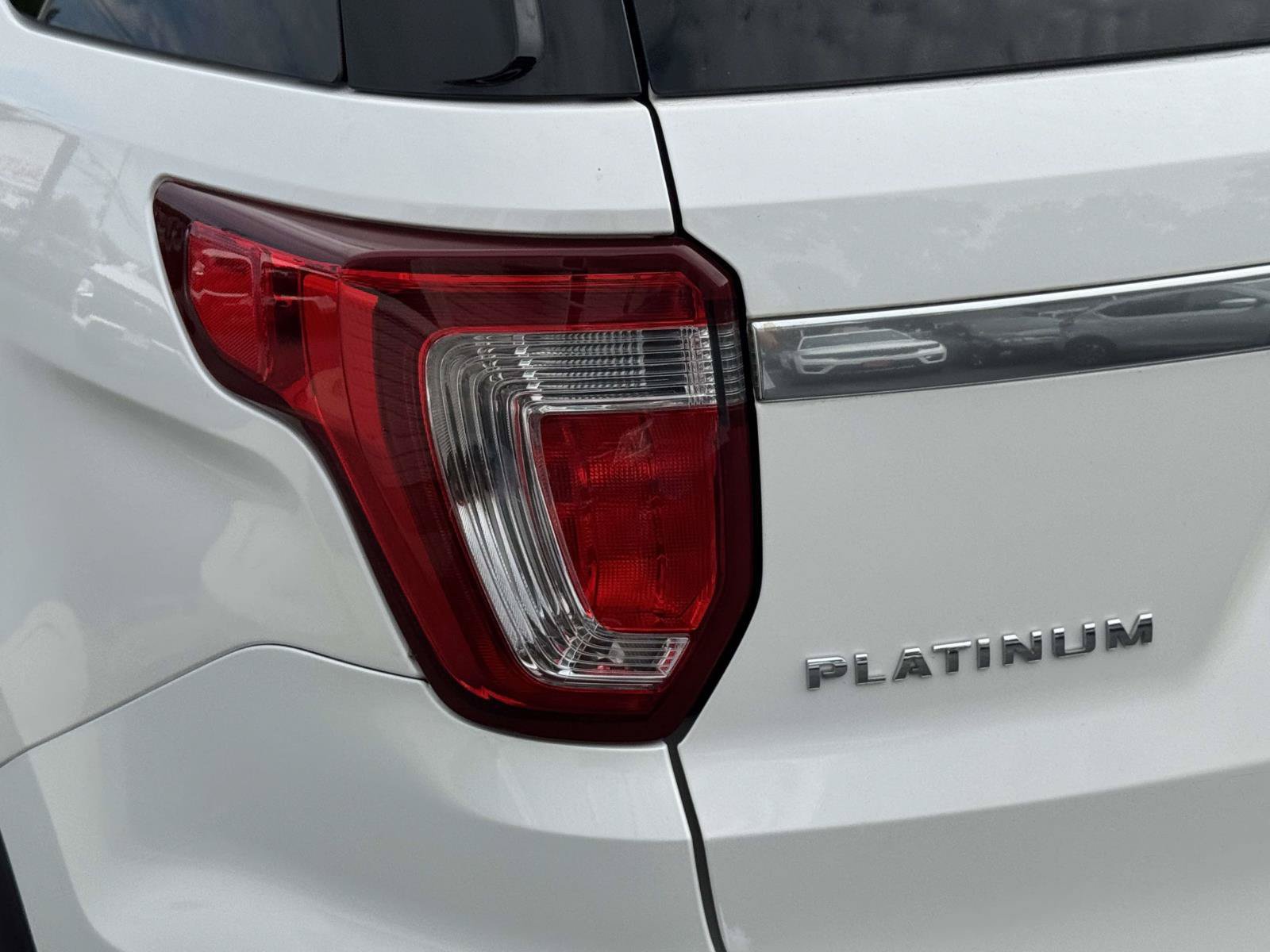 Used 2017 Ford Explorer Platinum AWD/4WD image 8