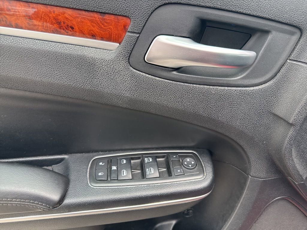 Used 2014 Chrysler 300 image 12