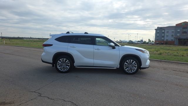 Used 2026 Toyota Highlander Platinum AWD/4WD image 5