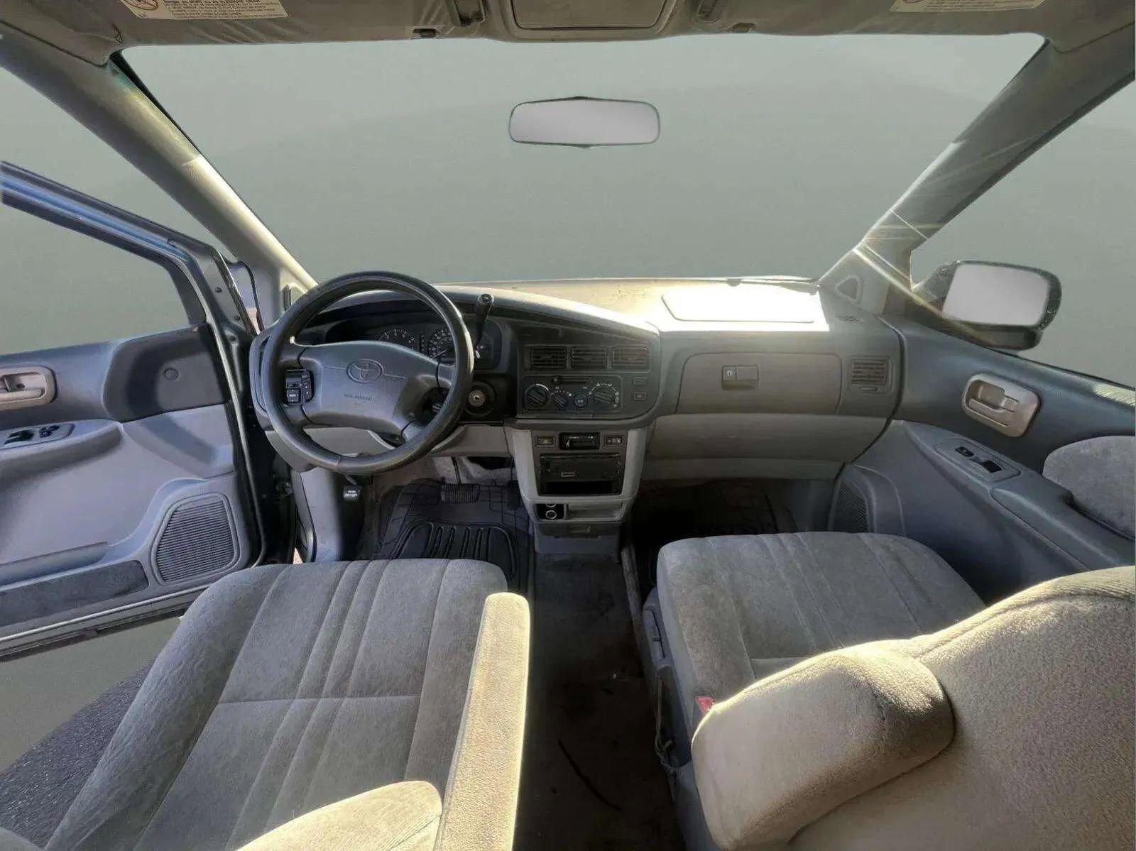 Used 2000 Toyota Sienna LE FWD image 13