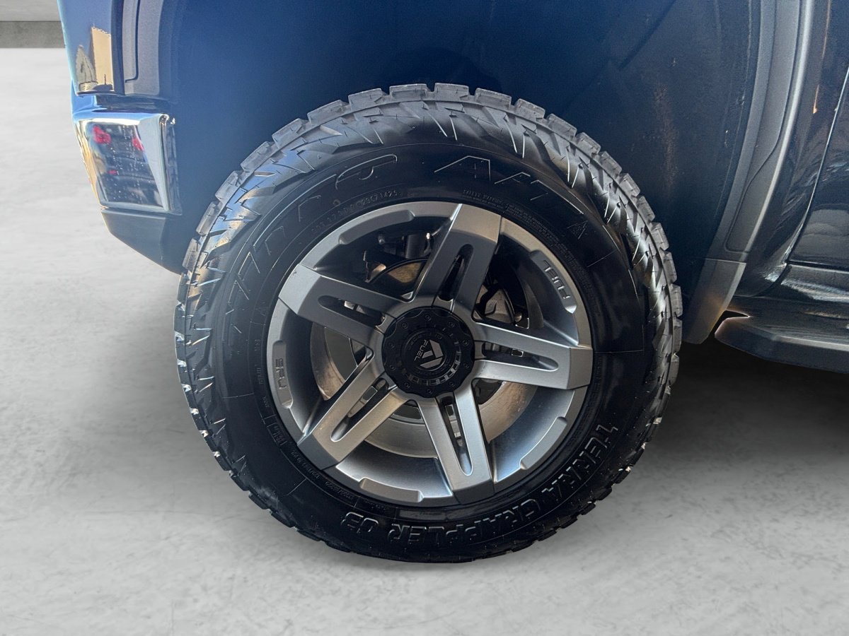 Certified 2025 GMC Sierra 1500 SLT image 28