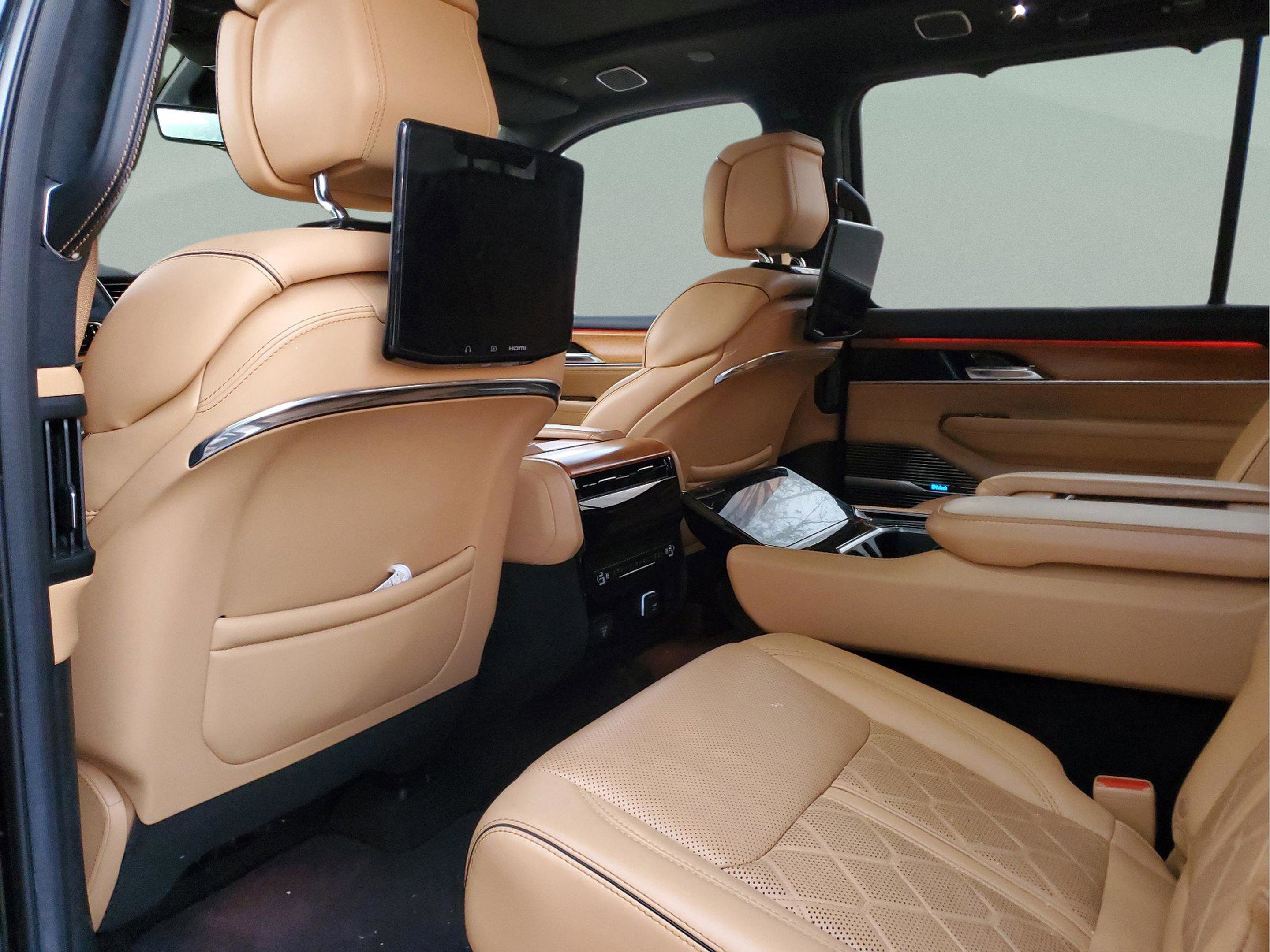 Certified 2022 Jeep Grand Wagoneer Series III w/ Rear Seat Video Group 1 image 7