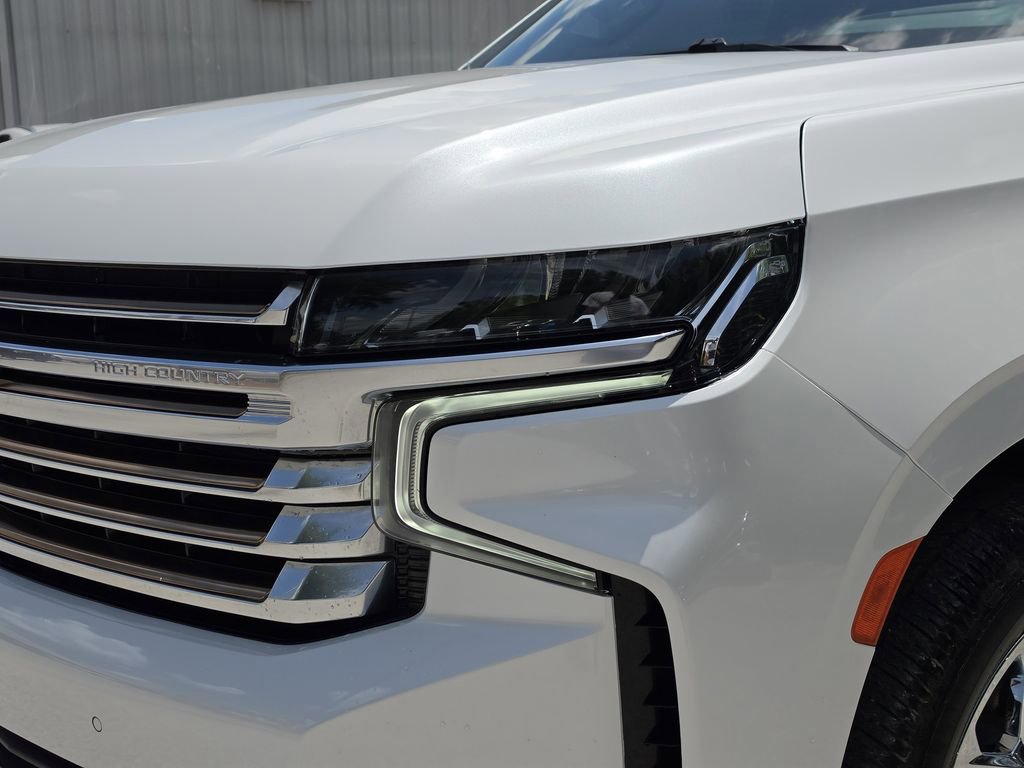 Used 2023 Chevrolet Suburban High Country w/ Premium Package 2 AWD/4WD image 7