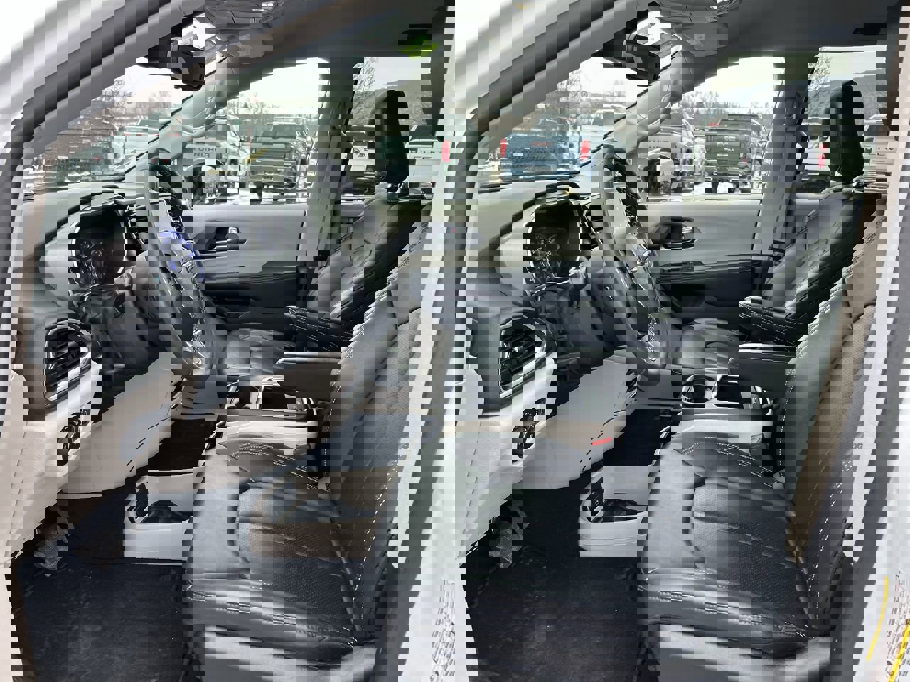 Used 2024 Chrysler Pacifica Touring-L image 20