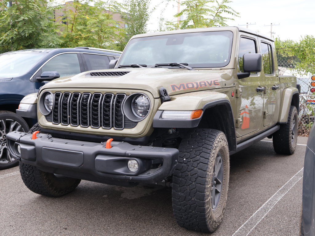 Used 2025 Jeep Gladiator Mojave AWD/4WD image 5