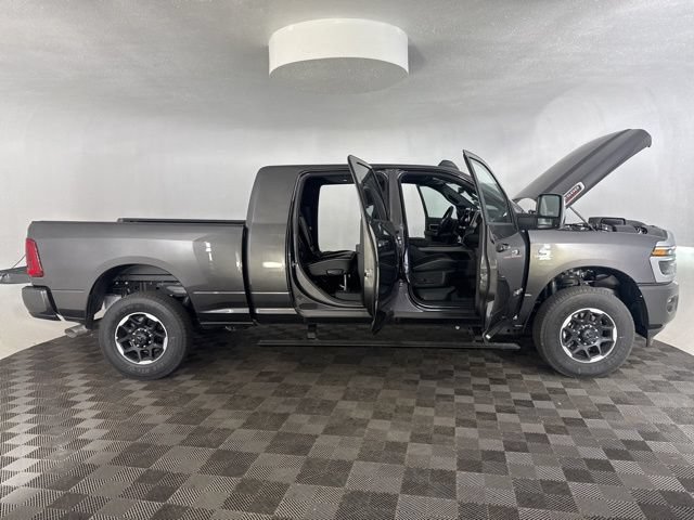Used 2025 RAM 2500 Laramie AWD/4WD image 15
